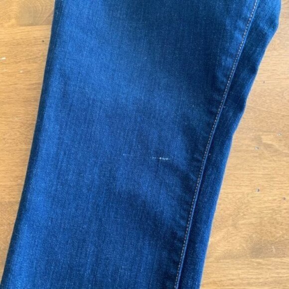 𝅺J Brand Scarlett Seven Eights Dark Wash Jeans. 28 - Picture 4 of 10